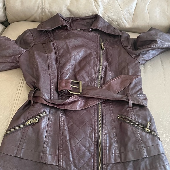 Beautiful guess leather jacket - Picture 8 of 12